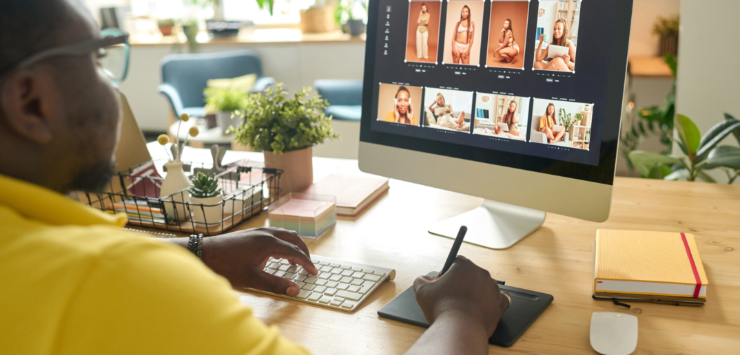 Éditeur de photos travaillant sur un ordinateur de bureau au bureau